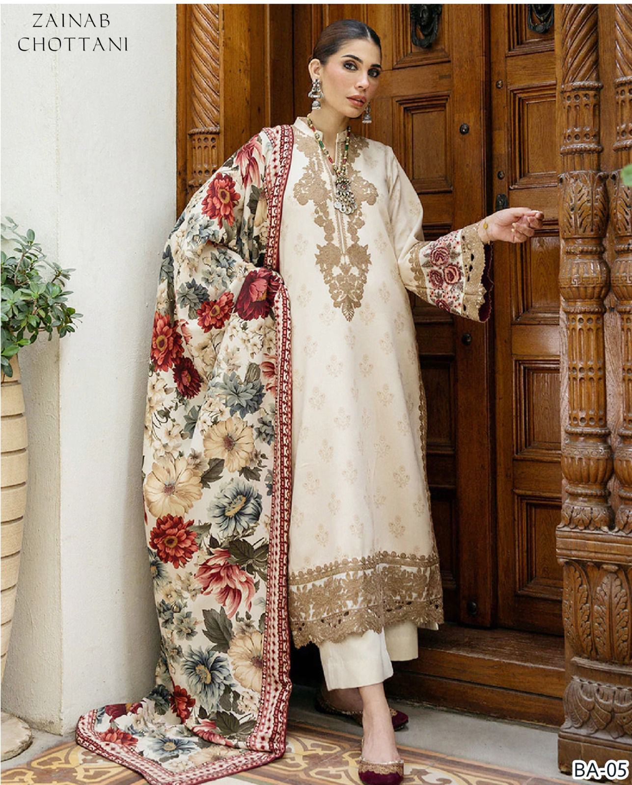 ZAINABCHOTTANI EMBROIDED LAWN 2PC